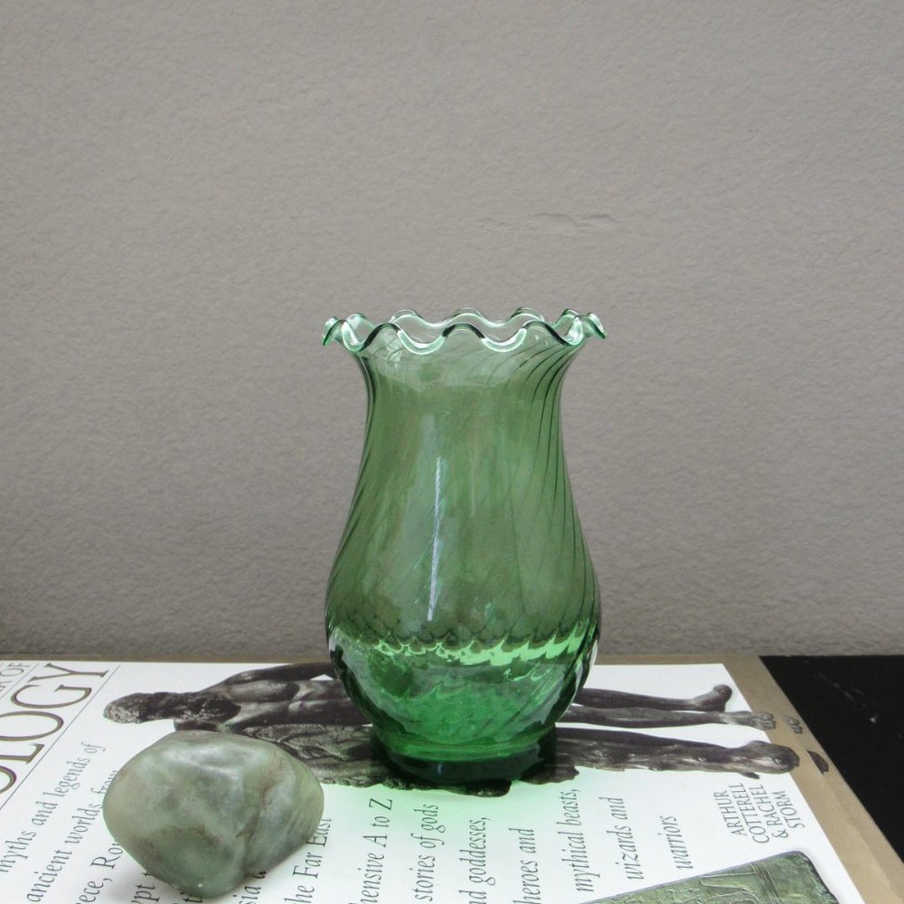 Small Emerald Green Glass Flower Vase Bud Vase Decorative Table Vase Classic